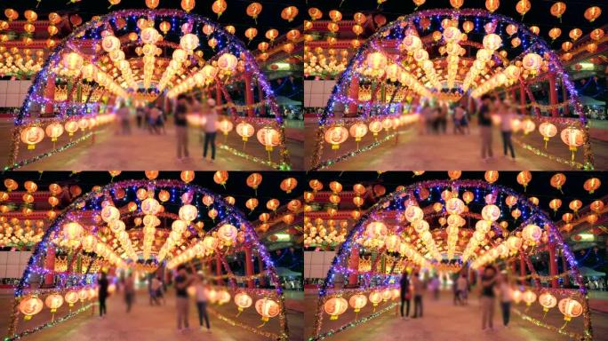 在中国寺庙庆祝新年的中国红灯笼隧道