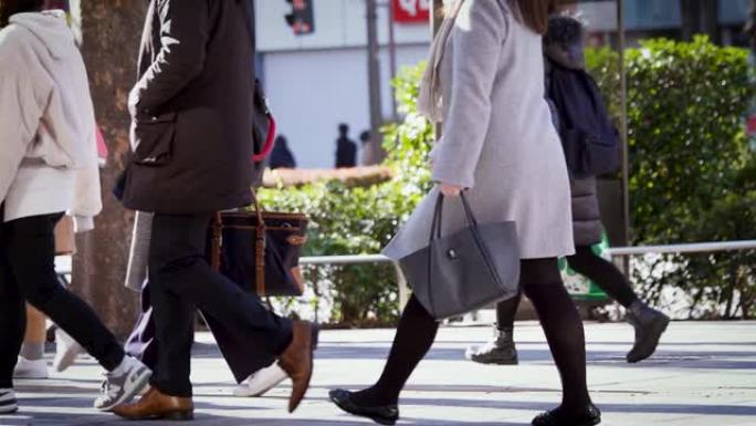 日本商人步行上班