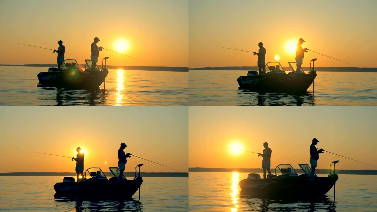 日出时，两名渔民站在船上抓鱼