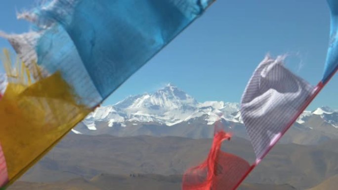 特写，dop: 雄伟的珠穆朗玛峰耸立在令人惊叹的西藏景观之上。