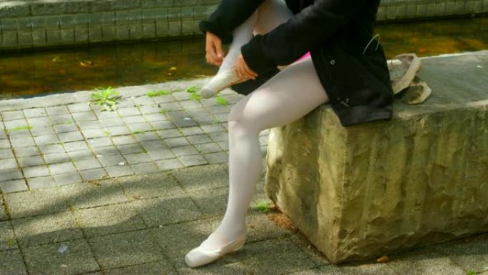 低段女芭蕾舞演员穿着芭蕾舞鞋在公园4k