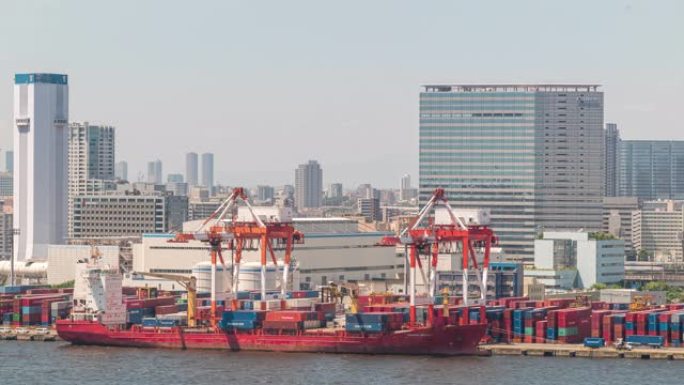 延时: 日本东京湾货船和集装箱的港口工作鸟瞰图