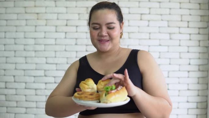 超重女人吃东西暴饮暴食胖女人减肥