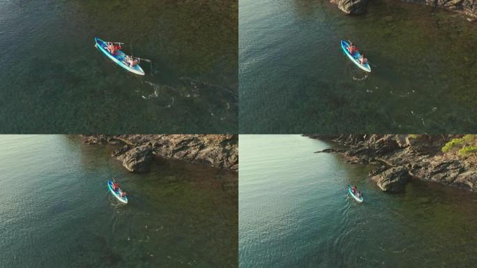夫妇在地中海沿岸划皮划艇的慢动作视频
