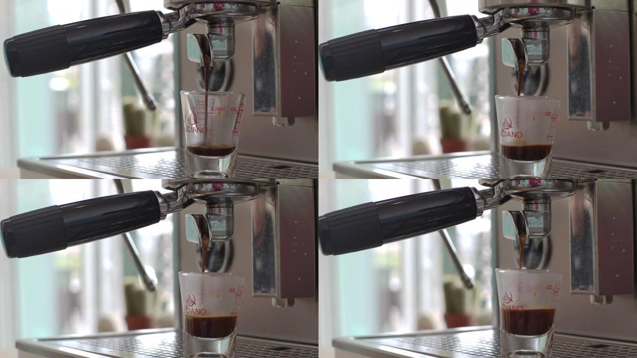 浓缩咖啡机将咖啡倒入玻璃杯中，制成浓缩咖啡和卡布奇诺咖啡