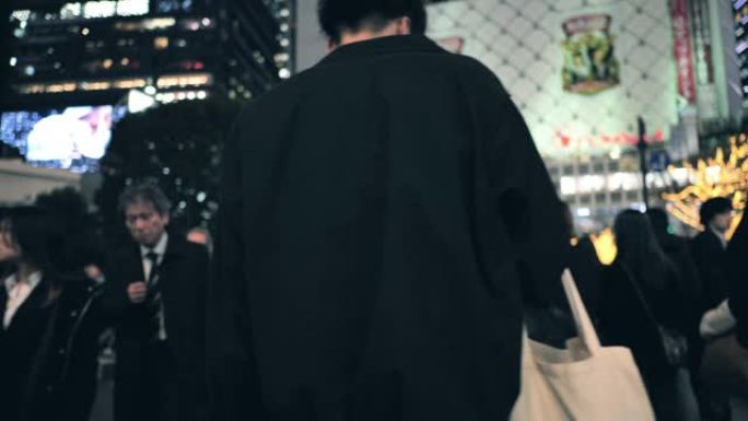 涩谷夜间争夺路口背影人群男子