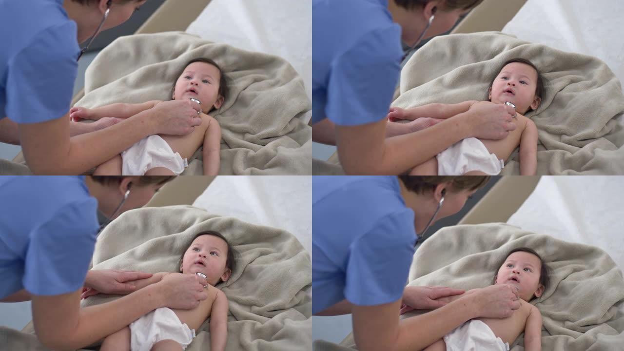 医生检查婴儿的心跳
