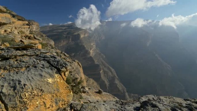 杰贝尔·沙姆斯，阿曼。山脉和峡谷的全景。杰贝沙姆斯是阿拉伯半岛第三高的。4K