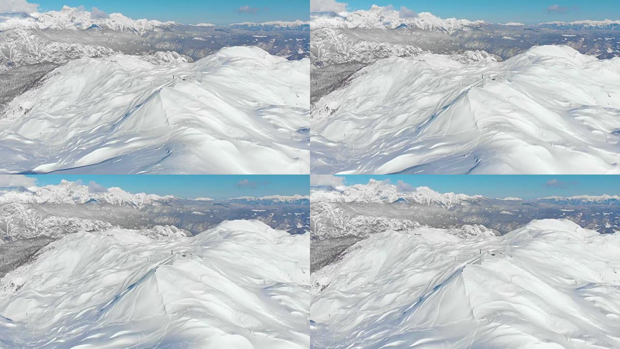 空中: 飞向壮观的阿尔卑斯山滑雪胜地的山坡。