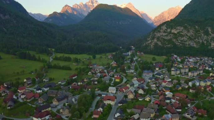 斯洛文尼亚风景秀丽的山谷镇