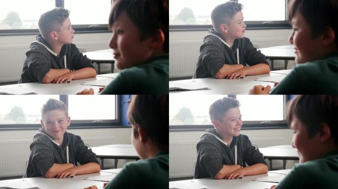 男生在教室里围坐在桌子旁听老师上课