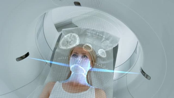 女性患者躺在CT或PET或MRI扫描床上，在机器内部移动，同时扫描她的大脑和重要参数。具有高科技设备