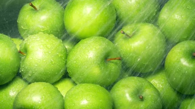 喷水清洗青苹果水果店