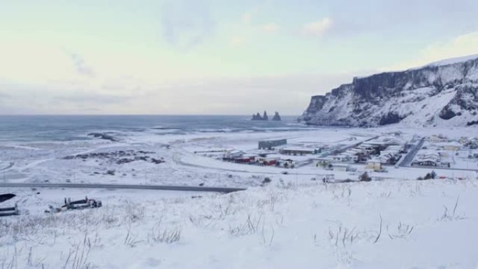 冰岛白雪覆盖的风景和海洋
