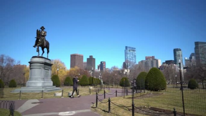 平移在美国马波士顿共同公园拍摄乔治·华盛顿雕像。