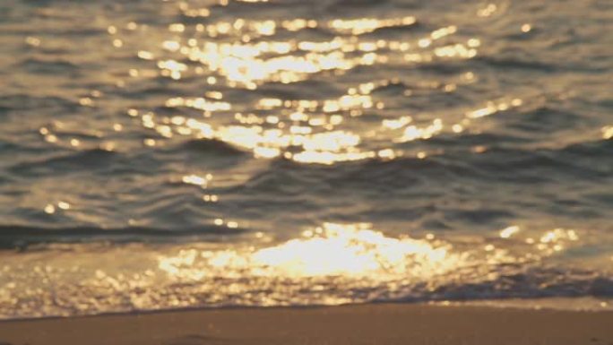 背景-泰国芭堤雅日落海滩上的金浪SLO MO