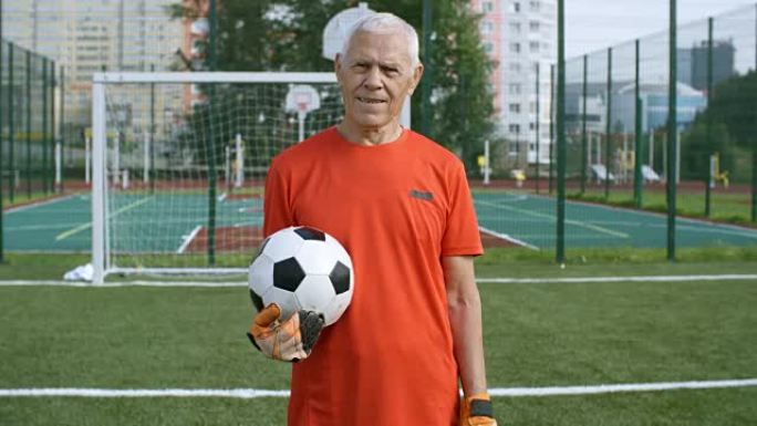 老年足球运动员的肖像