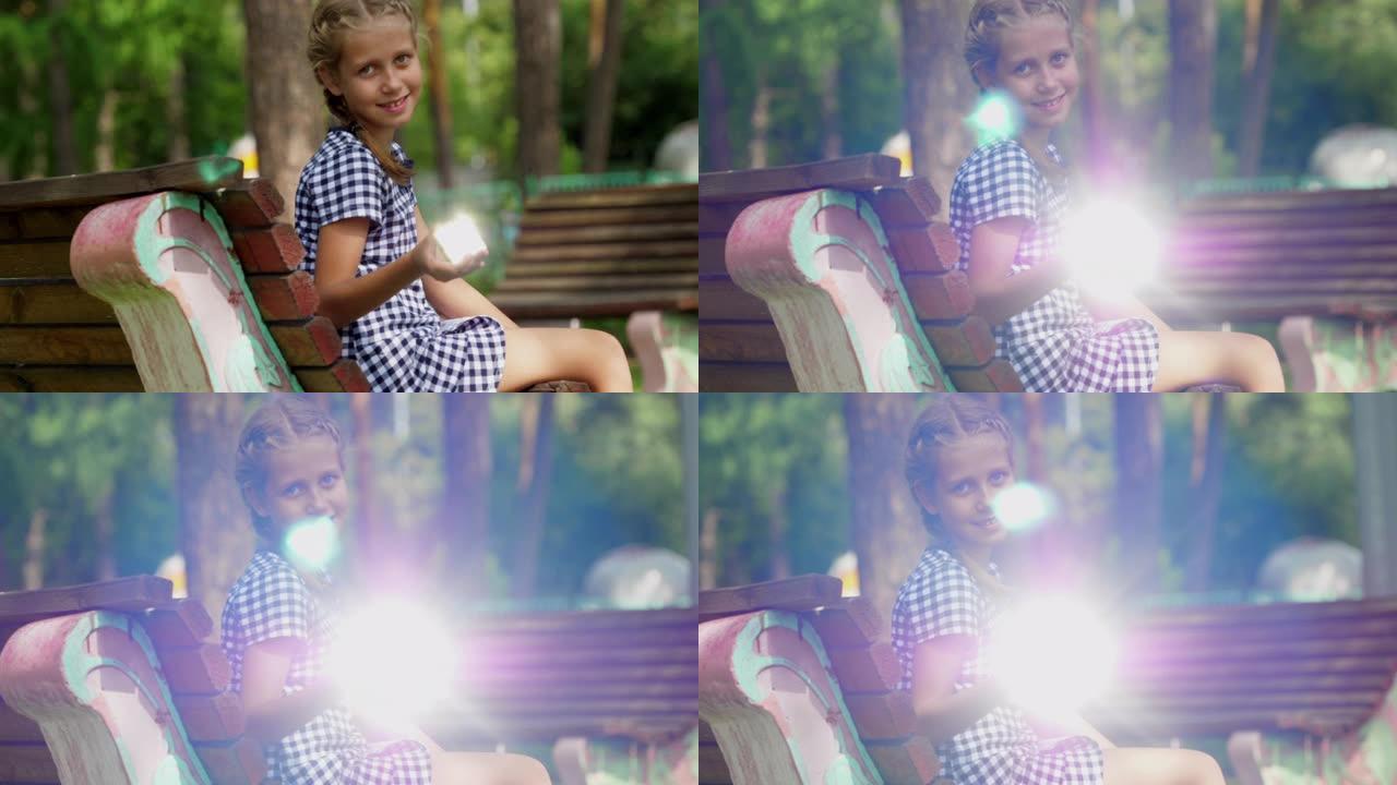 女孩玩阳光斑点。