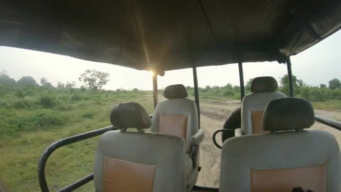MS Safari车辆在斯里兰卡的土路上行驶