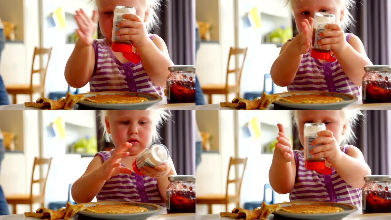 婴儿在餐桌上玩胡椒4k