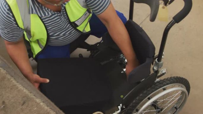 残疾人安装轮椅