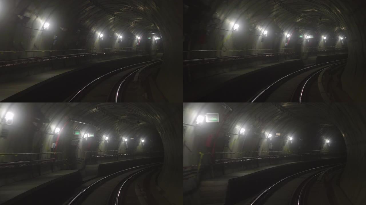 在1米下地下行驶的火车的内部视图。