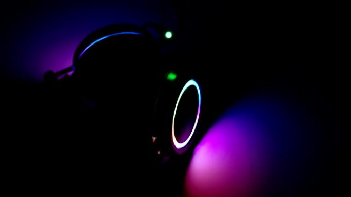照明电子游戏耳机改变聚光灯下的照明效果