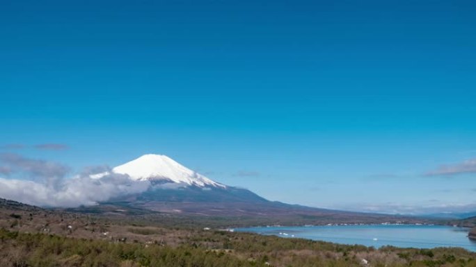 日本富士山早上流动云山顶