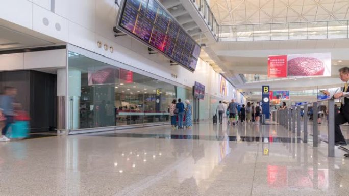 延时: 香港机场到达区的旅客人群