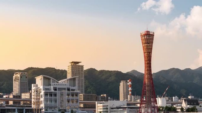 延时: 日落时日本兵库县关西的神户港塔和神户市景观