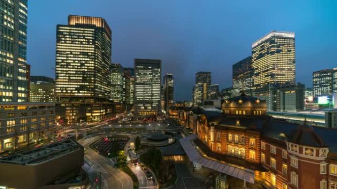 日本东京市日落时间东京站和丸之内的4k延时鸟瞰图，具有各种建筑城市景观和交通道路。日本文化与交通理念