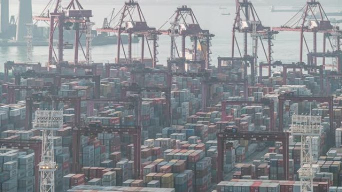 延时: 香港青衣港带货场的海运集装箱港口的工作