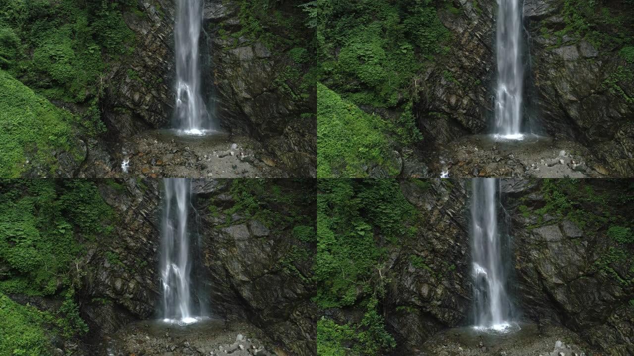 山上的瀑布特写山间美景瀑布高山流水悬崖峭