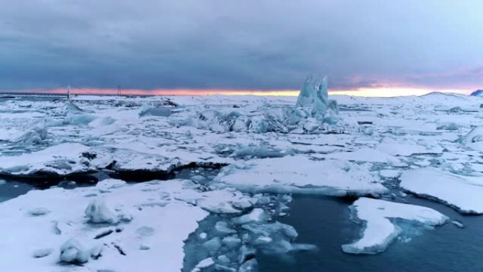 冰岛Jokulsarlon泻湖的WS风景冰山