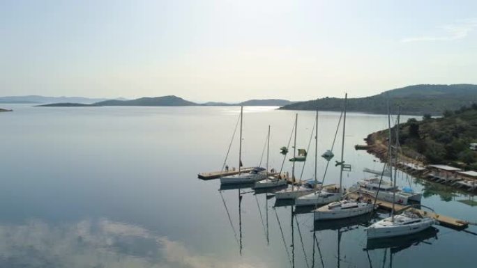 MS帆船停泊在克罗地亚桑尼湾的普莱西德