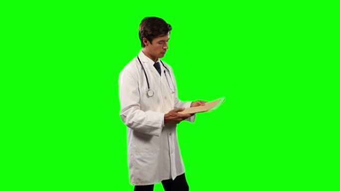 医生用绿屏检查论文的侧视图