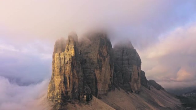 WS云冲浪雄伟山，Tre Cime di Lavaredo，多洛米蒂，意大利