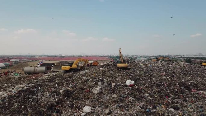 垃圾，废物污染垃圾堆挖土机挖掘
