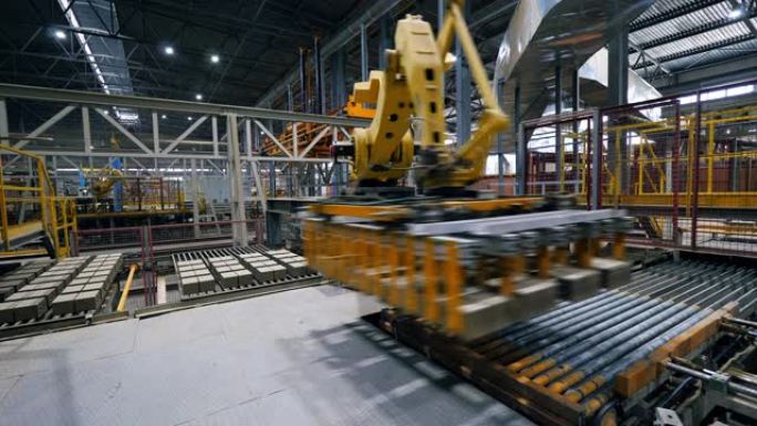 机器人工厂机器持有的砖块的搬迁