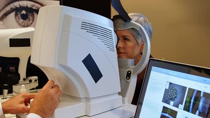 验光师用自动验光师4k检查患者的眼睛