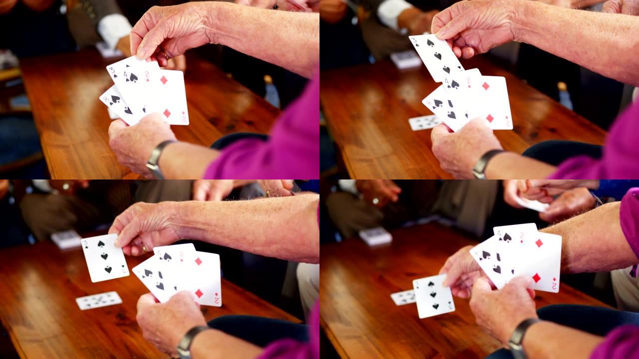 老年人在养老院玩牌的中段4k