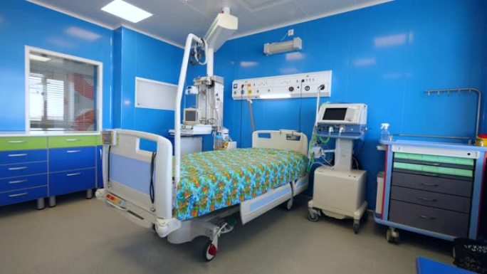 现代医务室配有床和设备