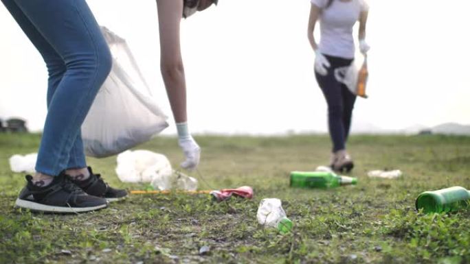 一群收集塑料垃圾的年轻人积极分子