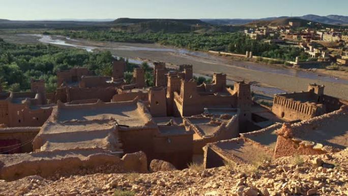 摩洛哥古老的防御工事村庄Ait-Ben-Haddou的Ksar的万向节镜头。4K, UHD