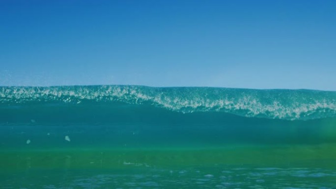 惊人的海浪破碎海浪大浪