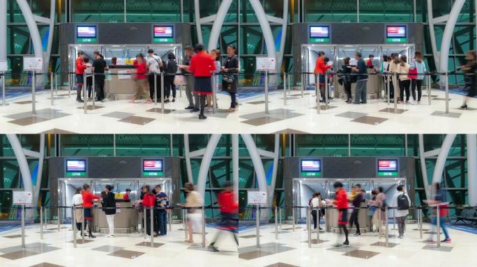 延时: 旅客旅客在香港机场登机口登机