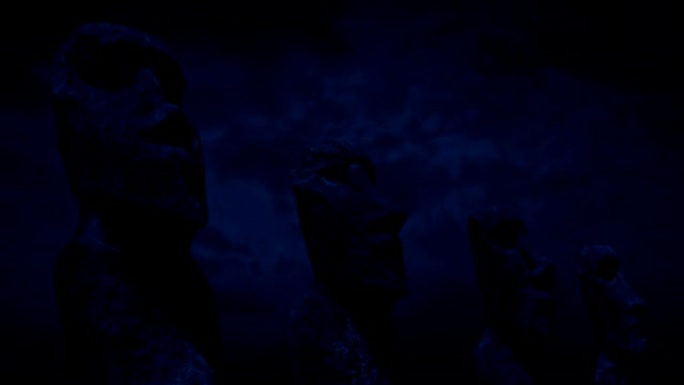 复活节岛头雕像在晚上