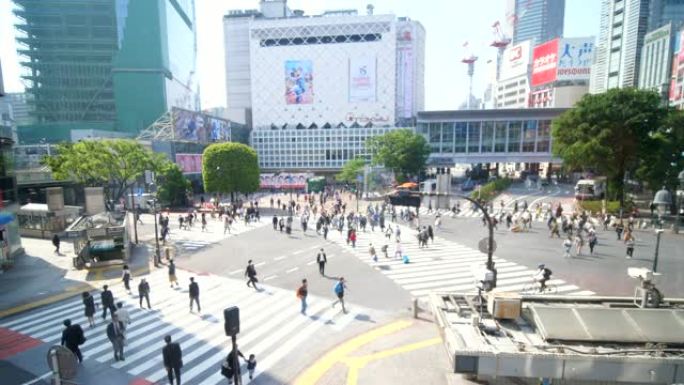 在涩谷穿越日本东京涩谷十字路口人流国外地