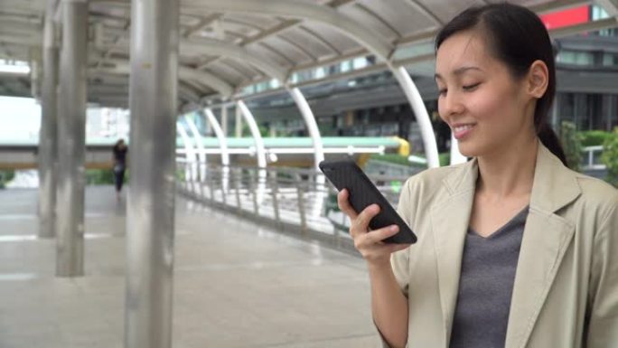 年轻的亚洲女性使用电话进行社交网络