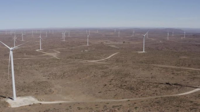 风力涡轮机未转动的4k空中平移视图，这导致了能源产生的主要问题